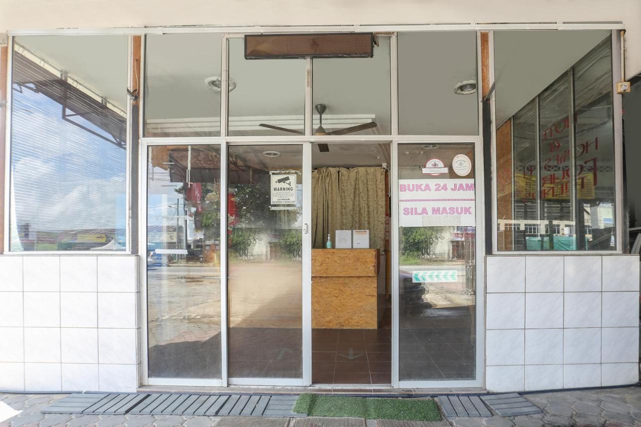 Oyo 90321 Hotel Bajet Sri Manal Tanah Merah  Εξωτερικό φωτογραφία