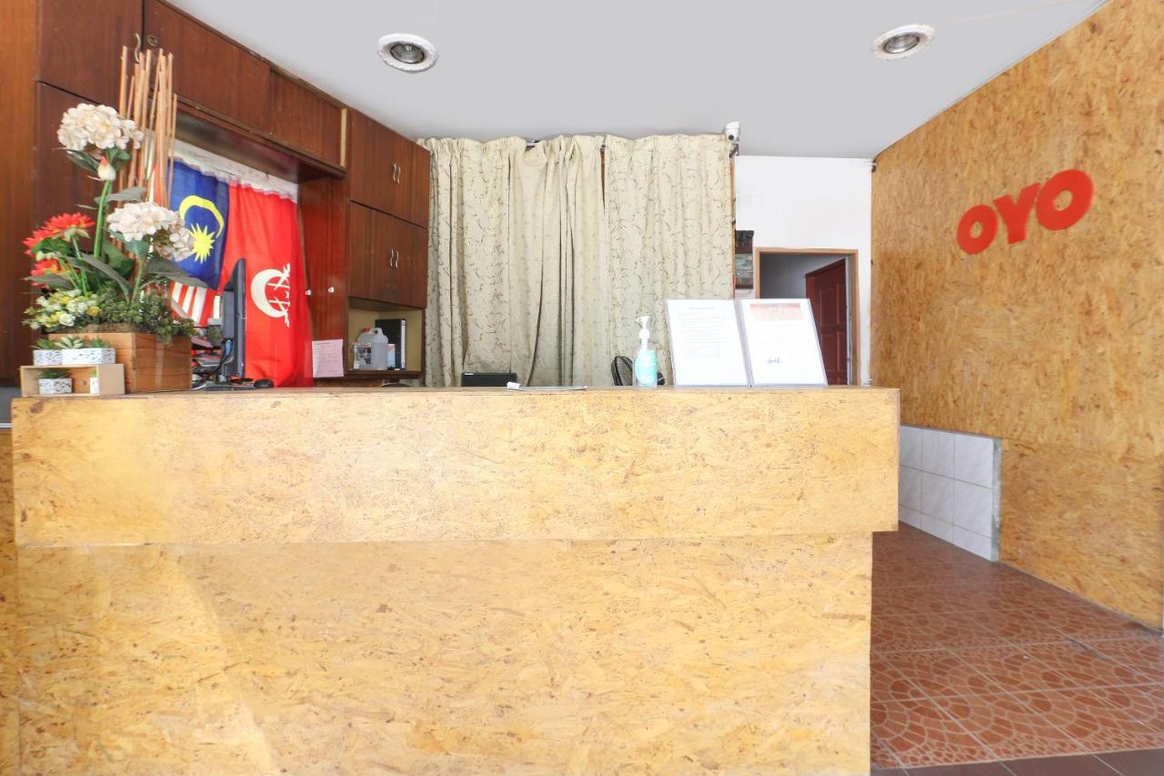 Oyo 90321 Hotel Bajet Sri Manal Tanah Merah  Εξωτερικό φωτογραφία