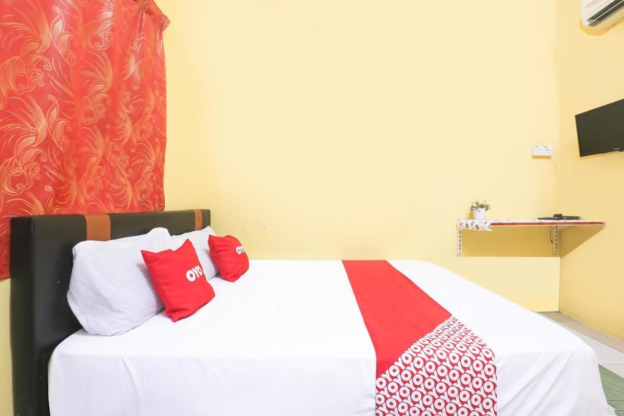 Oyo 90321 Hotel Bajet Sri Manal Tanah Merah  Εξωτερικό φωτογραφία