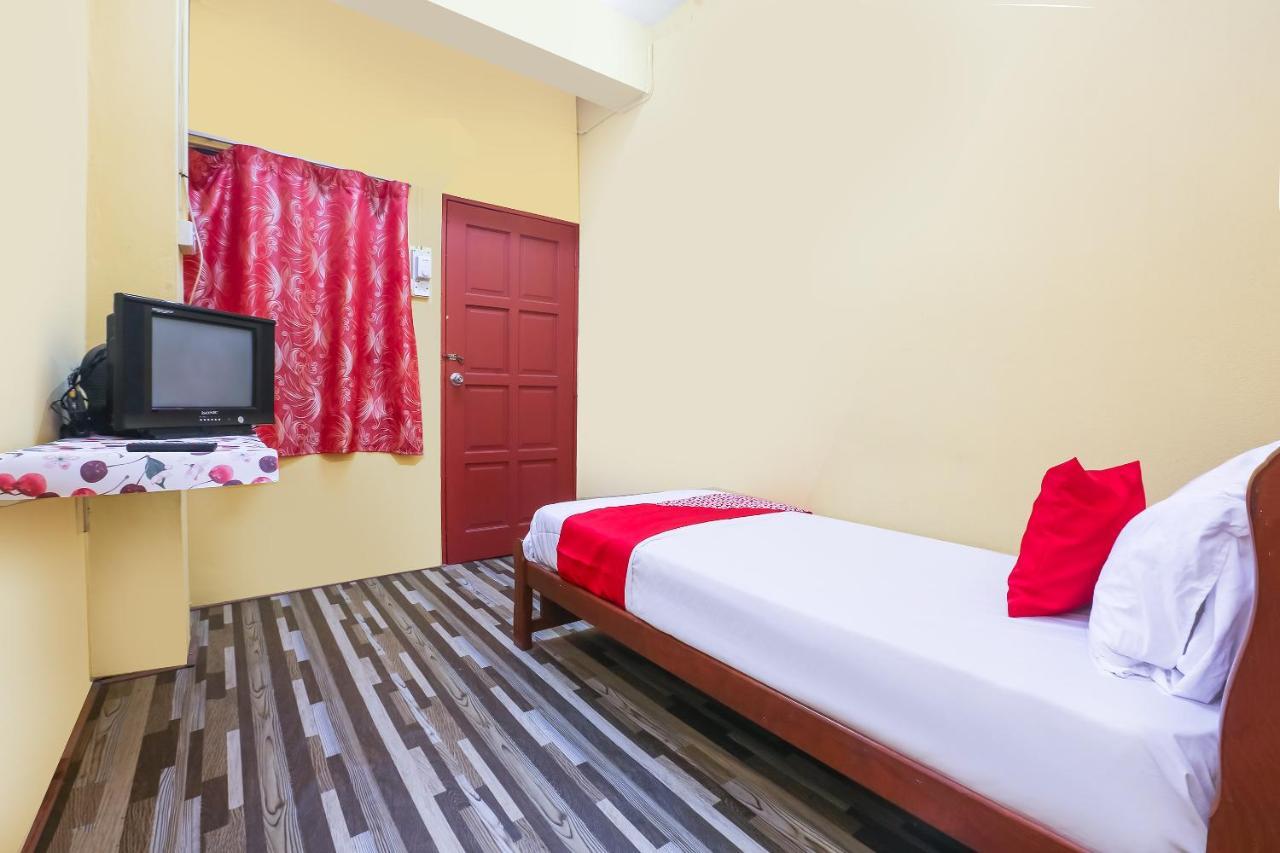 Oyo 90321 Hotel Bajet Sri Manal Tanah Merah  Εξωτερικό φωτογραφία