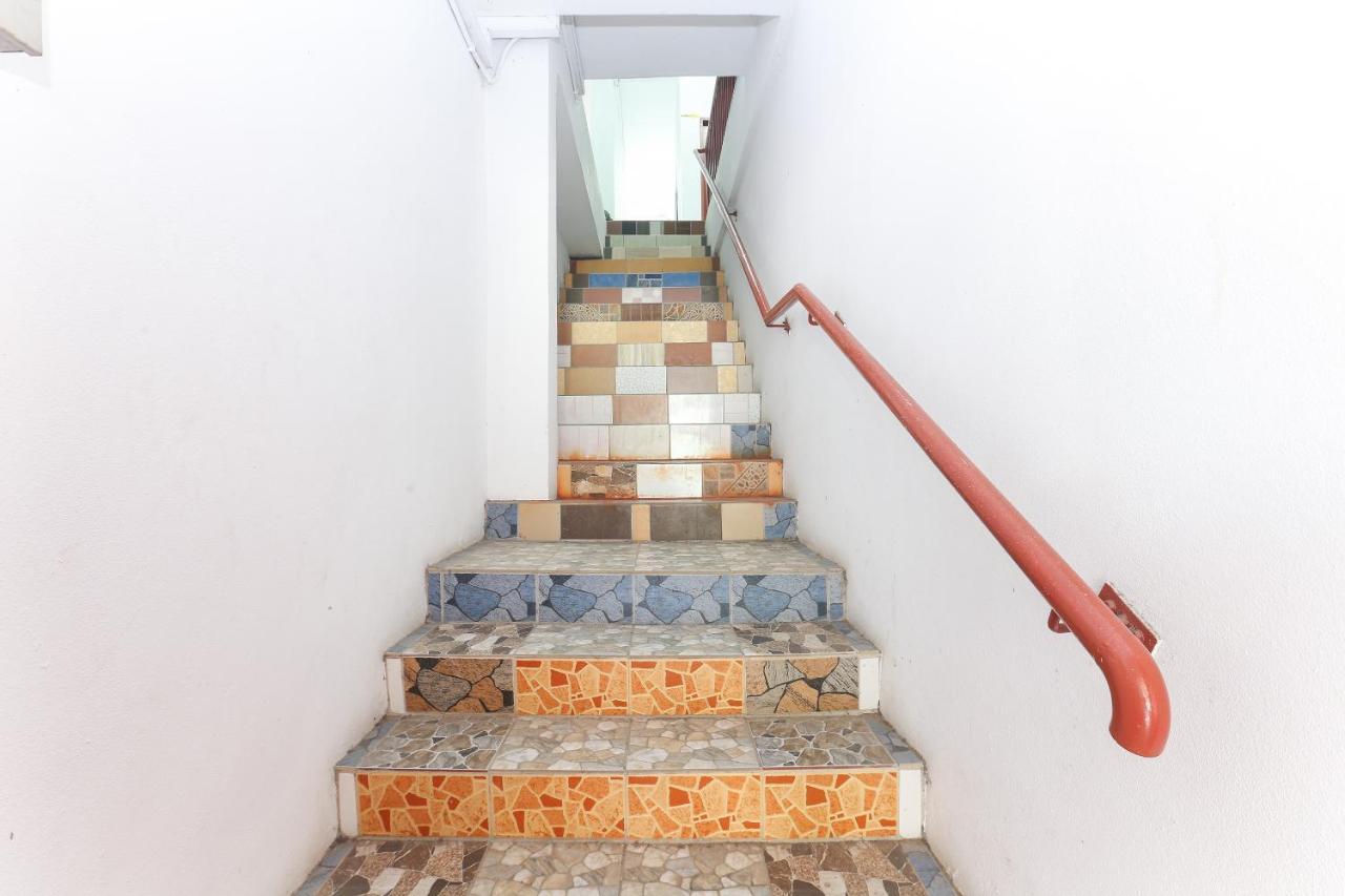 Oyo 90321 Hotel Bajet Sri Manal Tanah Merah  Εξωτερικό φωτογραφία