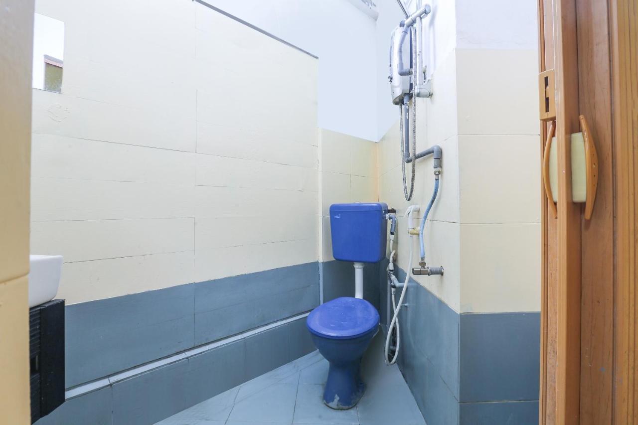 Oyo 90321 Hotel Bajet Sri Manal Tanah Merah  Εξωτερικό φωτογραφία