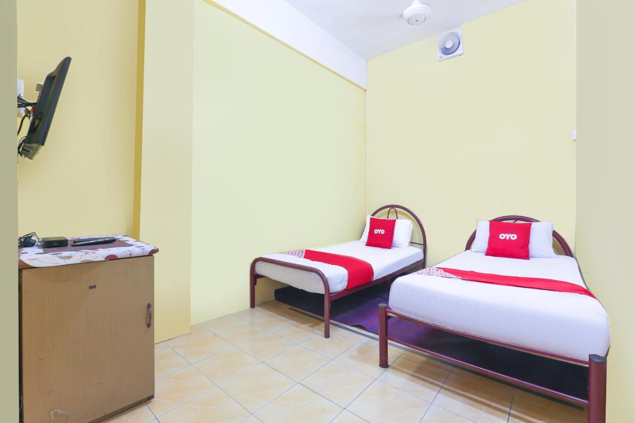 Oyo 90321 Hotel Bajet Sri Manal Tanah Merah  Εξωτερικό φωτογραφία