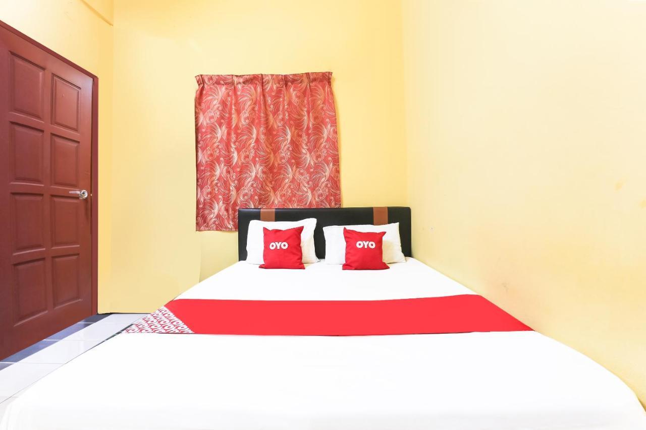 Oyo 90321 Hotel Bajet Sri Manal Tanah Merah  Εξωτερικό φωτογραφία