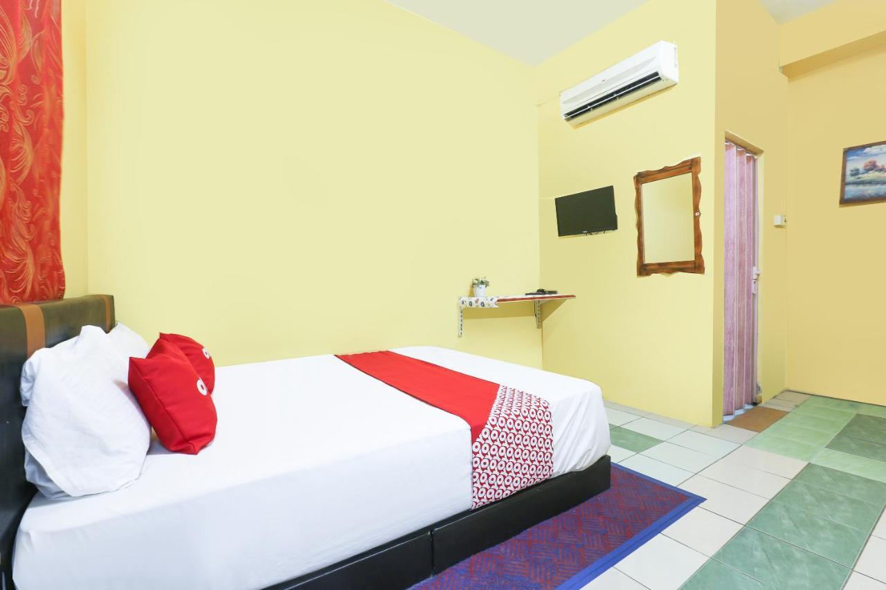 Oyo 90321 Hotel Bajet Sri Manal Tanah Merah  Εξωτερικό φωτογραφία