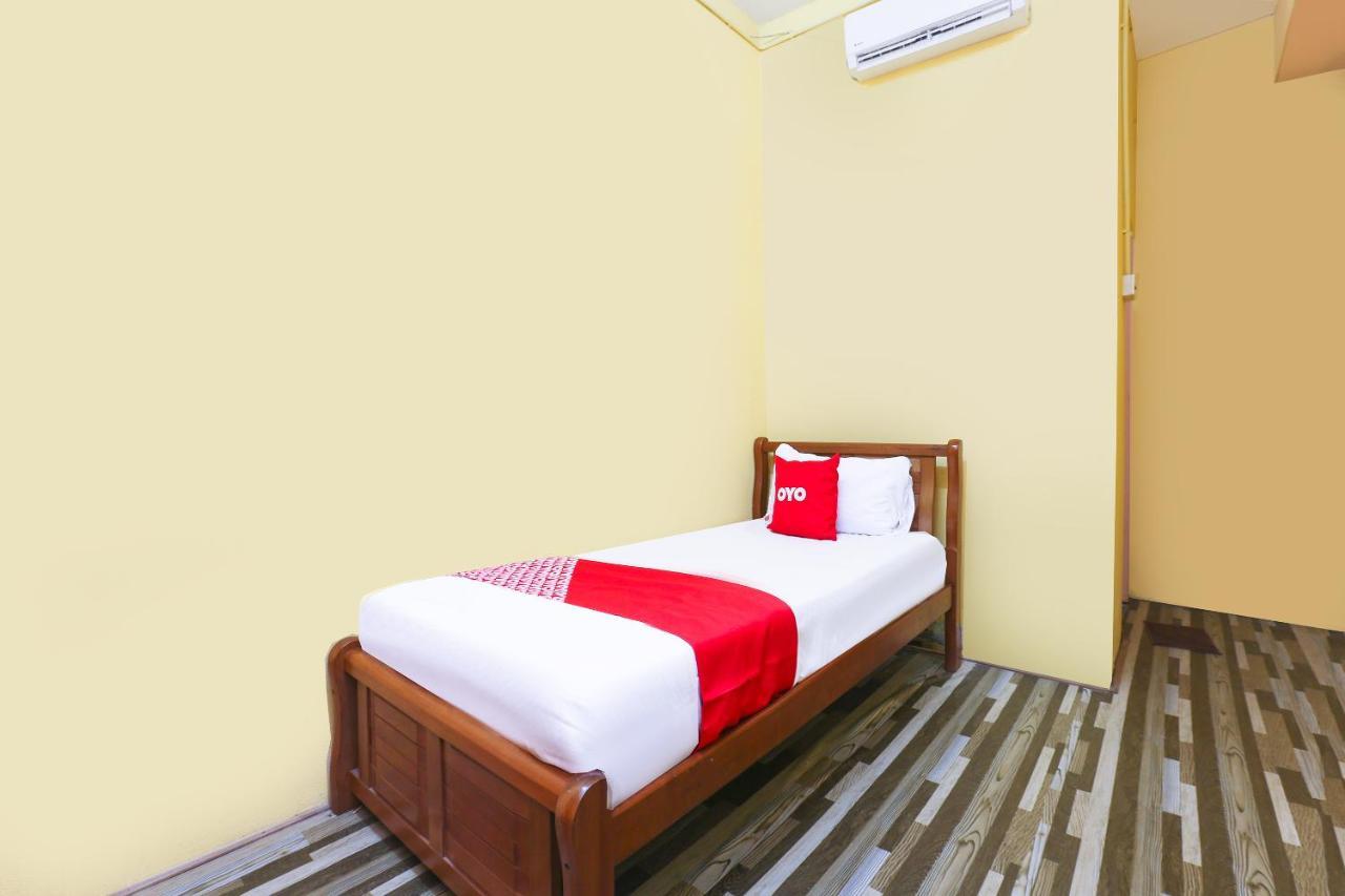 Oyo 90321 Hotel Bajet Sri Manal Tanah Merah  Εξωτερικό φωτογραφία